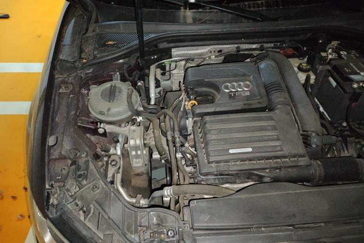 Used Audi A3 2017 Limousine 35 TFSI Fashion Model Engine Bay Right