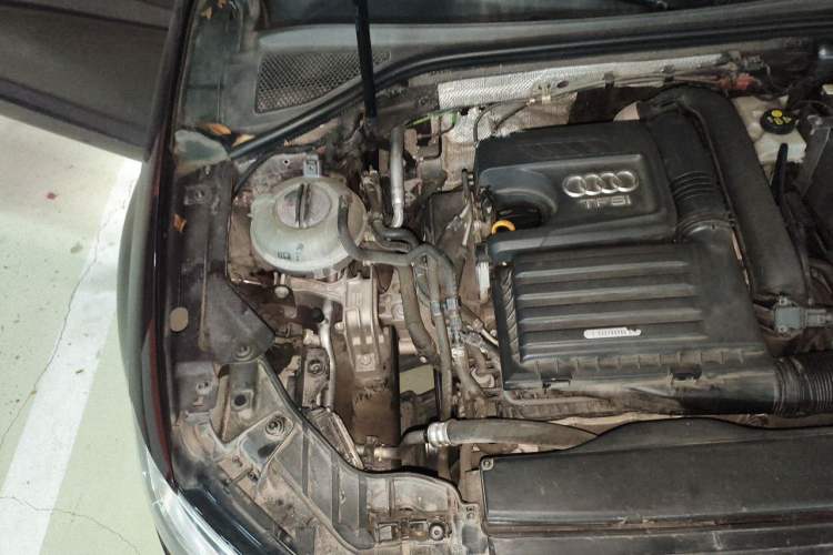 Used Audi A3 2017 Limousine 35 TFSI Style Edition Engine Bay Right