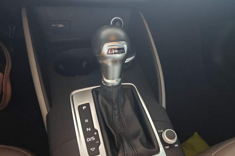 Used Audi A3 2017 Sportback 35 TFSI Fashion Model Gear Lever