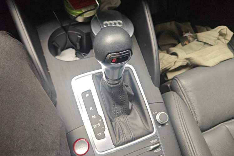 Used Audi A3 2017 Limousine 35 TFSI Sport Edition Gear Lever