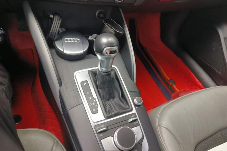 Used Audi A3 2017 Limousine 35 TFSI Fashion Model Gear Lever