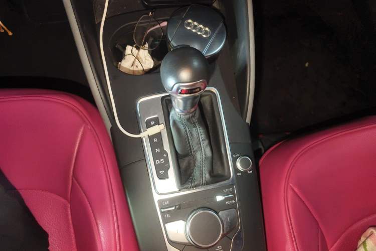 Used Audi A3 2017 Limousine 35 TFSI Fashion Model Gear Lever