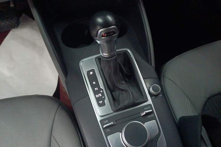 Used Audi A3 2017 Limousine 35 TFSI Fashion Model Gear Lever