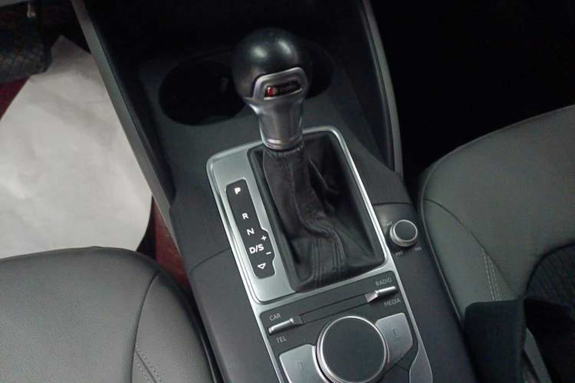 Used Audi A3 2017 Limousine 35 TFSI Fashion Model Gear Lever