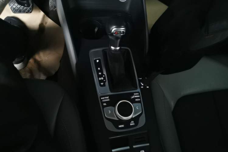 Used Audi A3 2017 Limousine 35 TFSI Fashion Model Gear Lever