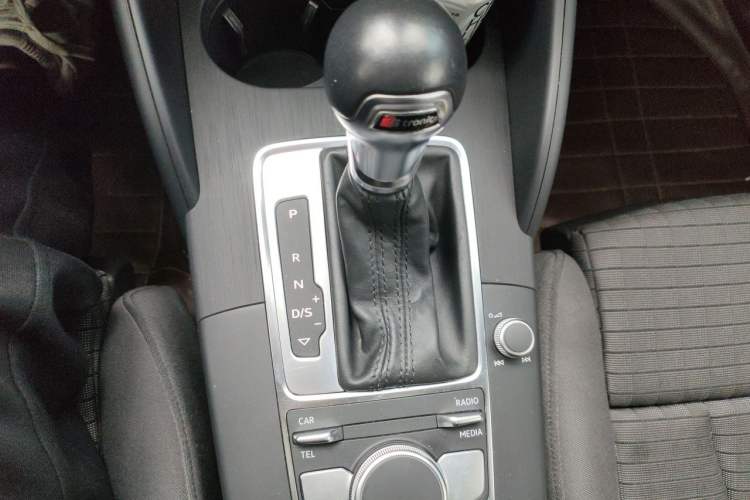 Used Audi A3 2017 Limousine 35 TFSI Sport Edition Gear Lever