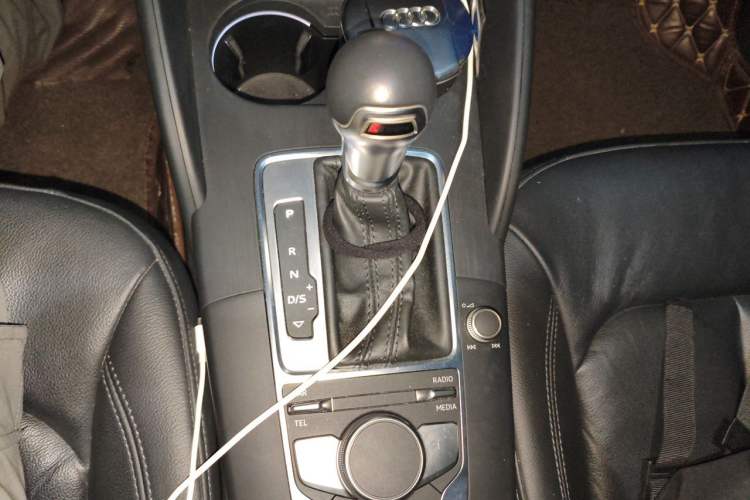 Used Audi A3 2017 Limousine 35 TFSI Style Edition Gear Lever