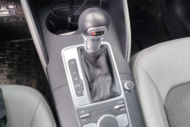 Used Audi A3 2017 Limousine 35 TFSI Fashion Model Gear Lever