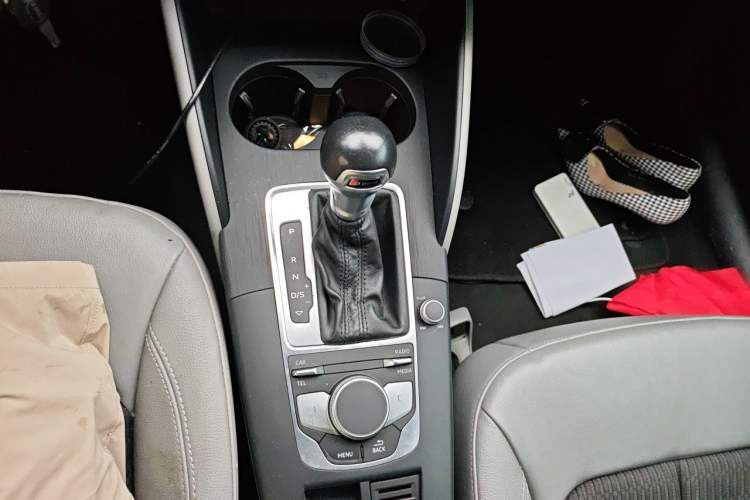 Used Audi A3 2017 Limousine 35 TFSI Fashion Model Gear Lever