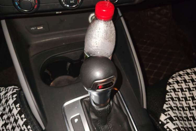 Used Audi A3 2017 Limousine 35 TFSI Ambition Edition Gear Lever