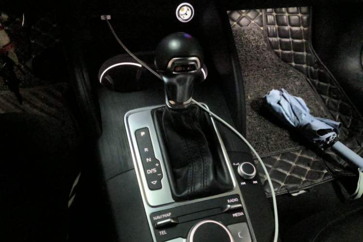 Used Audi A3 2017 Limousine 35 TFSI Style Edition Gear Lever