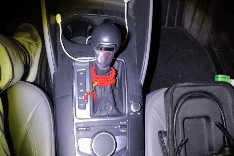 Used Audi A3 2017 Limousine 35 TFSI Fashion Model Gear Lever