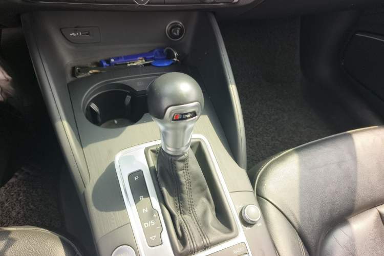 Used Audi A3 2017 Limousine 40 TFSI Style Edition Gear Lever