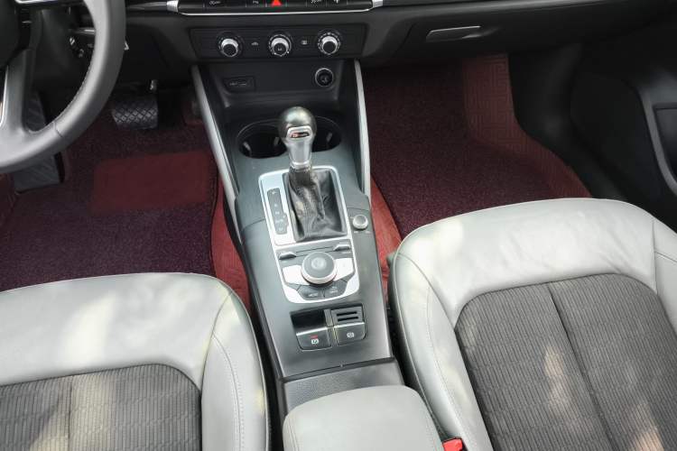 Used Audi A3 2017 Limousine 35 TFSI Fashion Model Gear Lever