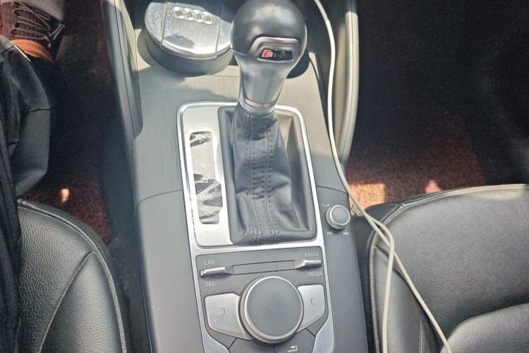 Used Audi A3 2017 Limousine 35 TFSI Ambition Edition Gear Lever