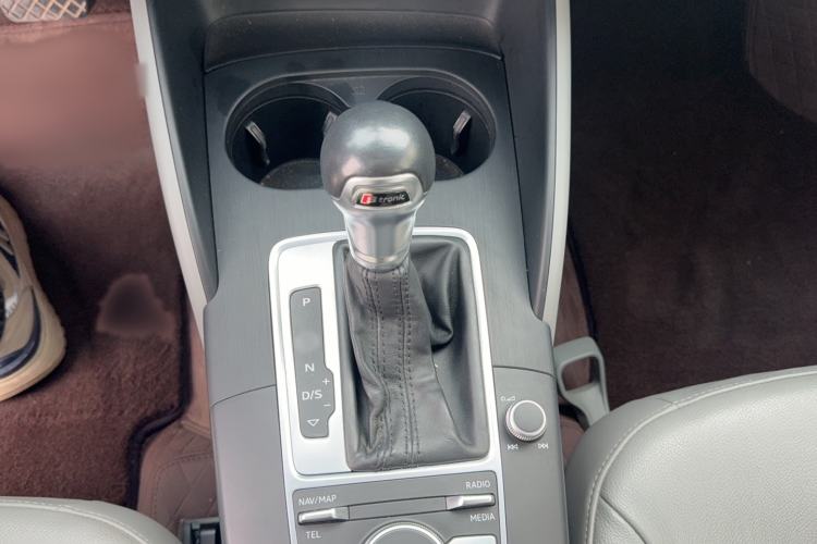 Used Audi A3 2017 Limousine 35 TFSI Fashion Model Gear Lever