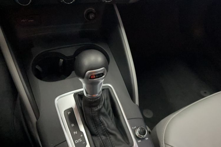 Used Audi A3 2017 Limousine 35 TFSI Fashion Model Gear Lever
