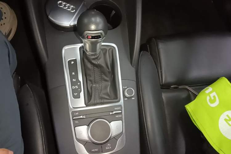 Used Audi A3 2017 Limousine 35 TFSI Sport Edition Gear Lever