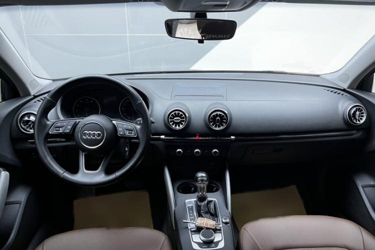 Used Audi A3 2017 Limousine 35 TFSI Ambition Edition Interior 1