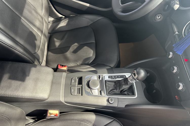 Used Audi A3 2017 Limousine 35 TFSI Ambition Edition Interior 1