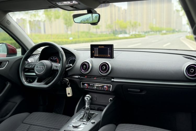 Used Audi A3 2017 Limousine 35 TFSI Sport Edition Interior 4