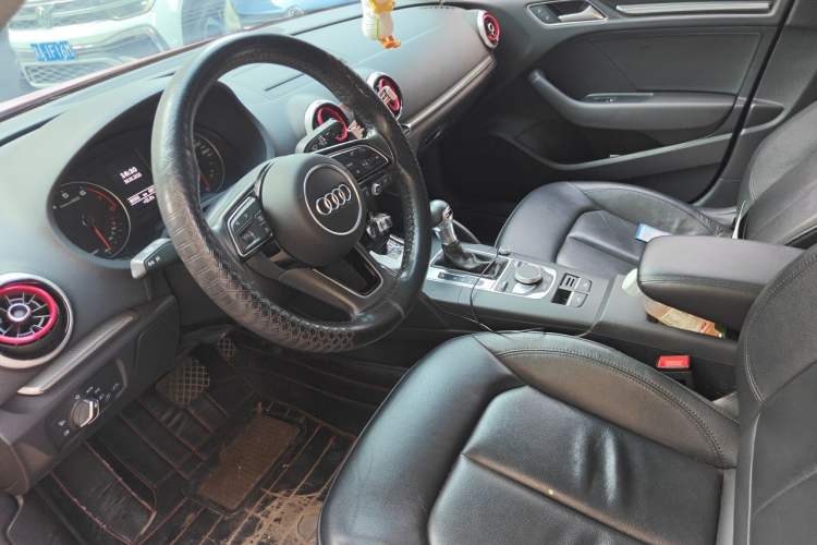 Used Audi A3 2017 Limousine 35 TFSI Style Edition Left Front Seat