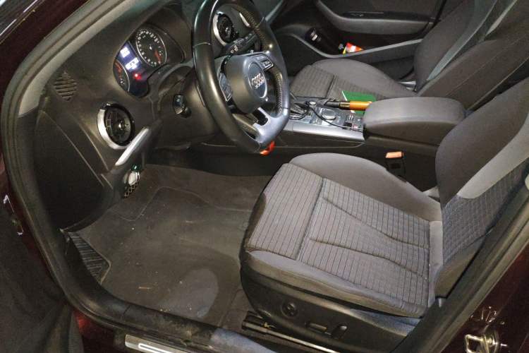 Used Audi A3 2017 Limousine 35 TFSI Sport Edition Left Front Seat
