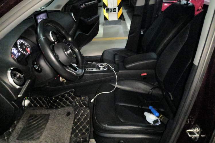 Used Audi A3 2017 Limousine 35 TFSI Style Edition Left Front Seat