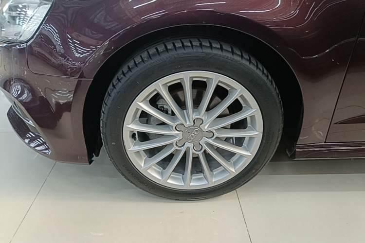 Used Audi A3 2017 Sportback 35 TFSI Fashion Model Left Front Wheel Hub