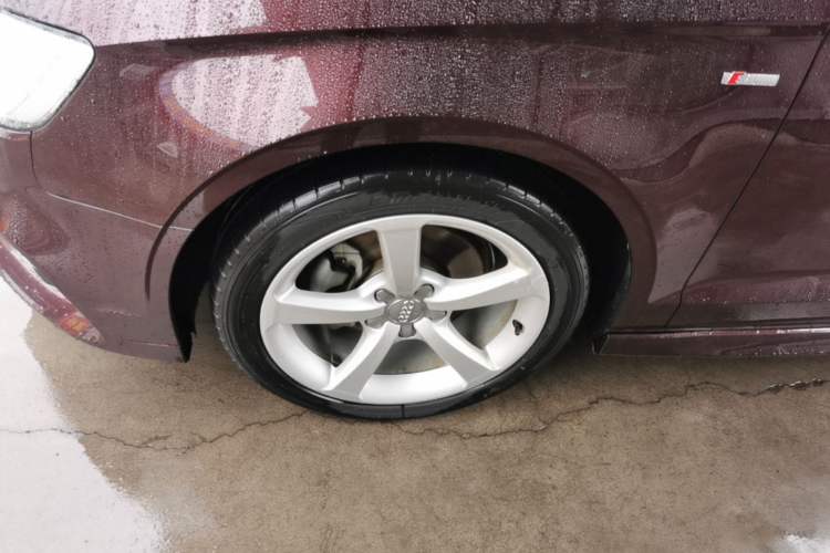 Used Audi A3 2017 Limousine 35 TFSI Fashion Model Left Front Wheel Hub