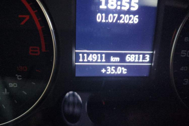 Used Audi A3 2017 Limousine 35 TFSI Style Edition Odometer Close Up