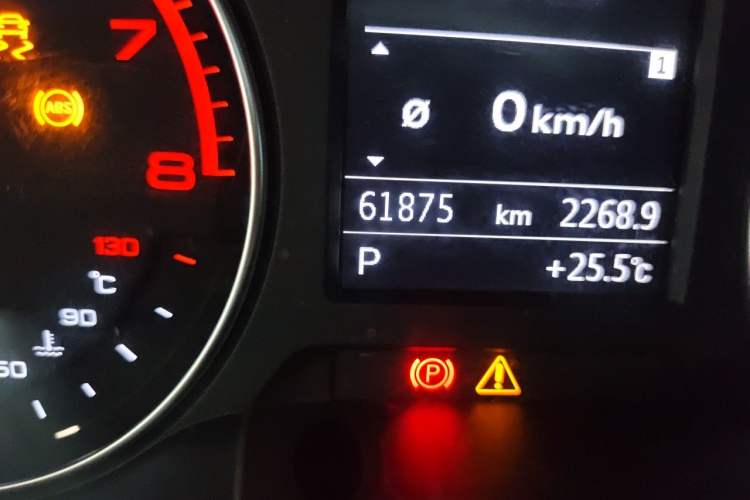 Used Audi A3 2017 Limousine 35 TFSI Fashion Model Odometer Close Up