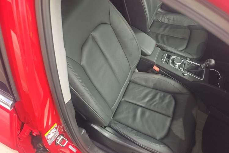 Used Audi A3 2017 Limousine 35 TFSI Style Edition Right Front Seat