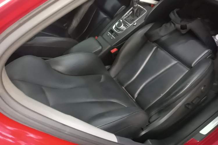 Used Audi A3 2017 Limousine 35 TFSI Sport Edition Right Front Seat