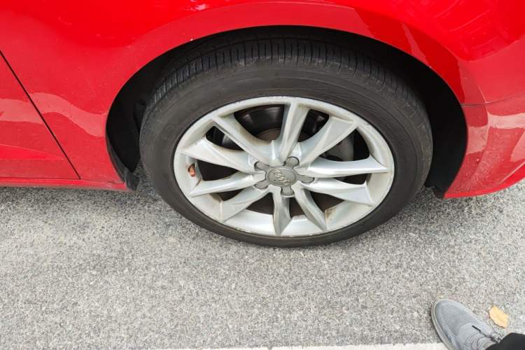 Used Audi A3 2017 Sportback 35 TFSI Ambition Edition Right Front Wheel Hub