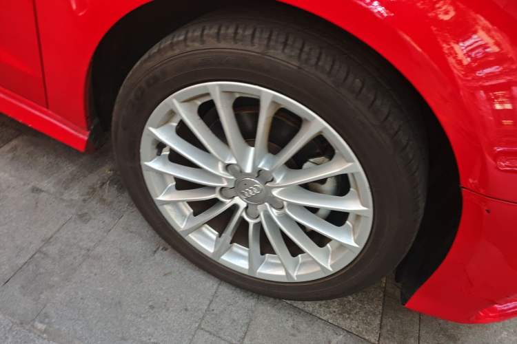 Used Audi A3 2017 Sportback 35 TFSI Fashion Model Right Front Wheel Hub