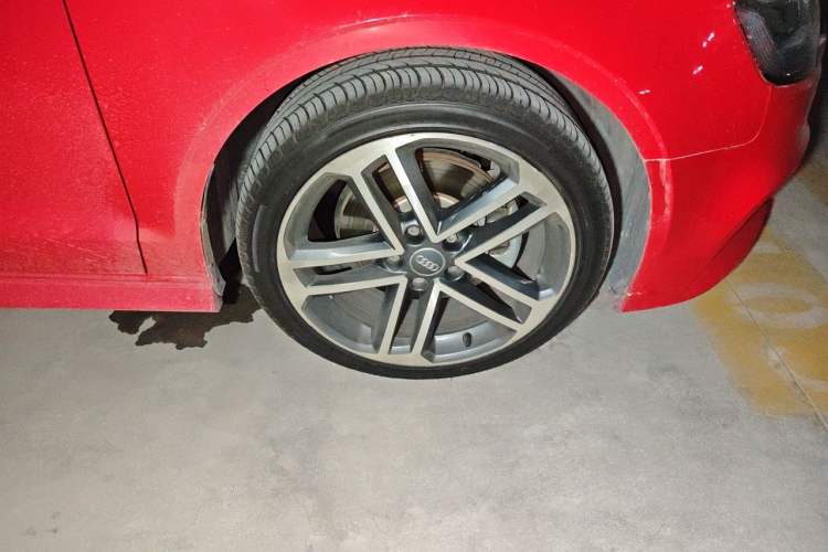 Used Audi A3 2017 Limousine 40 TFSI Sport Edition Right Front Wheel Hub