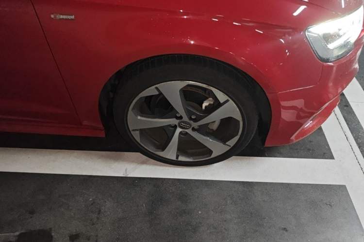 Used Audi A3 2017 Sportback 35 TFSI Sport Edition Right Front Wheel Hub