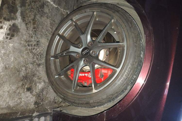 Used Audi A3 2017 Limousine 35 TFSI Ambition Edition Right Front Wheel Hub