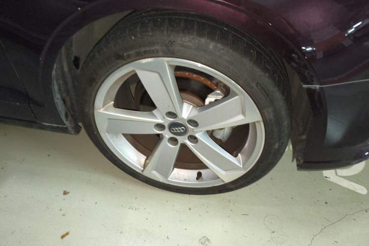 Used Audi A3 2017 Limousine 35 TFSI Style Edition Right Front Wheel Hub