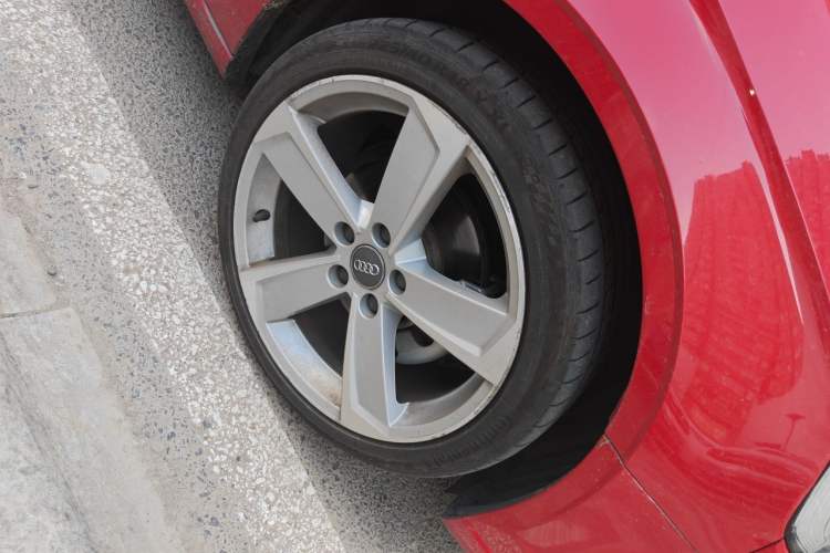 Used Audi A3 2017 Limousine 35 TFSI Style Edition Right Front Wheel Hub