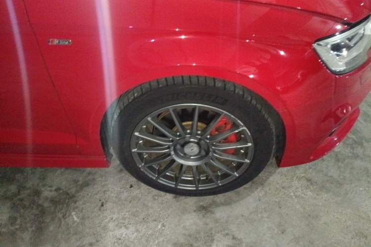 Used Audi A3 2017 Cabriolet 40 TFSI Right Front Wheel Hub