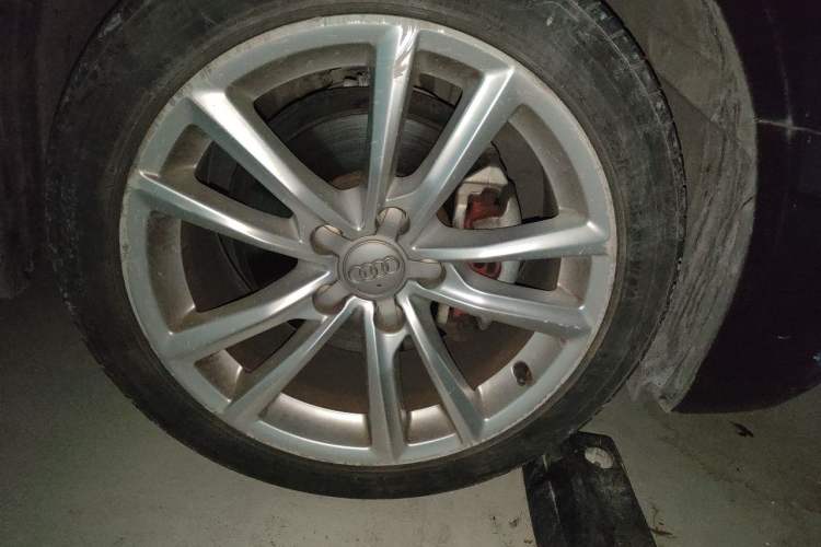 Used Audi A3 2017 Limousine 35 TFSI Ambition Edition Right Front Wheel Hub