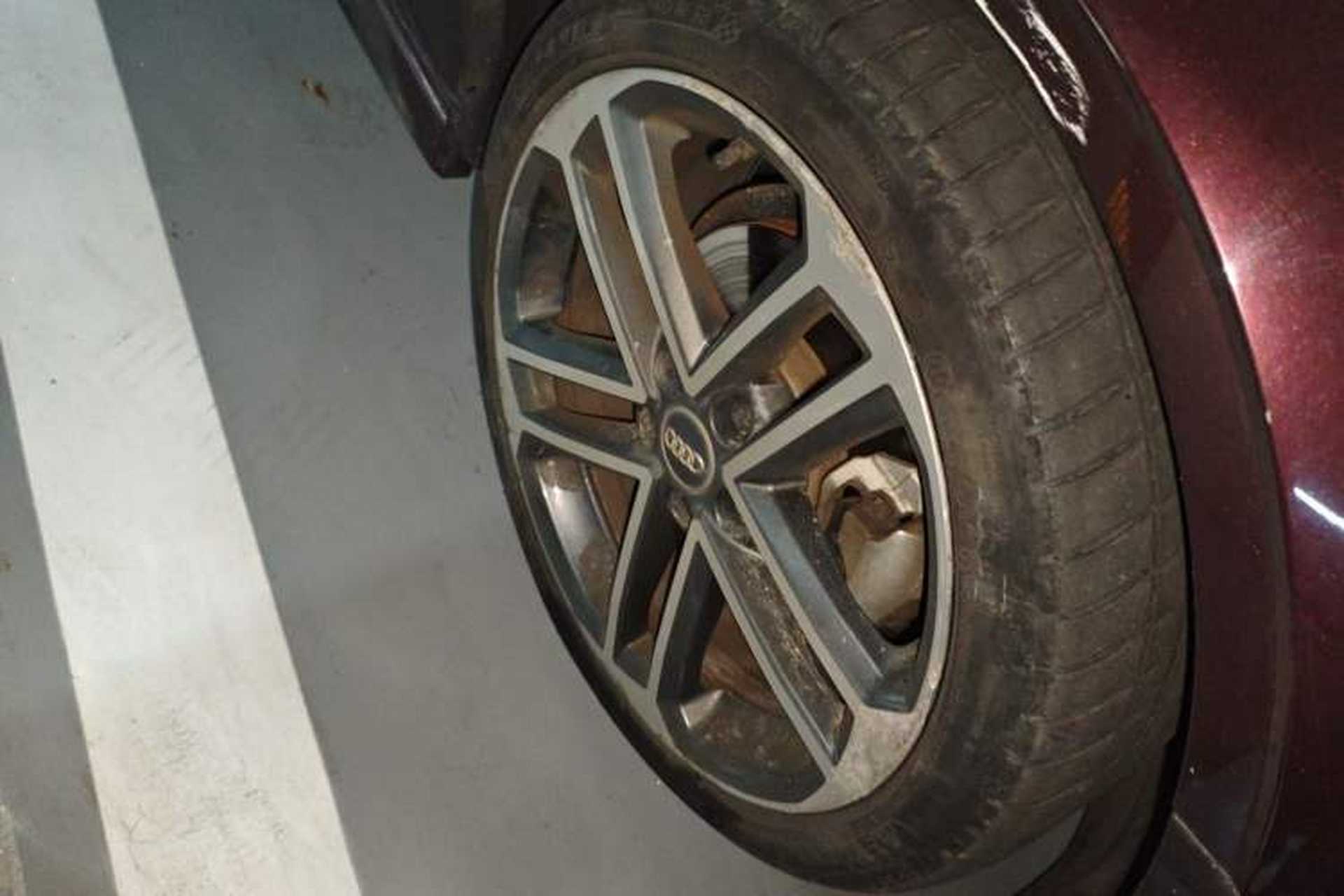 Used Audi A3 2017 Limousine 35 TFSI Sport Edition Right Front Wheel Hub