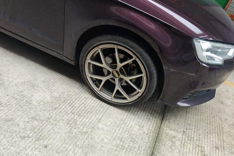 Used Audi A3 2017 Sportback 35 TFSI Ambition Edition Right Front Wheel Hub