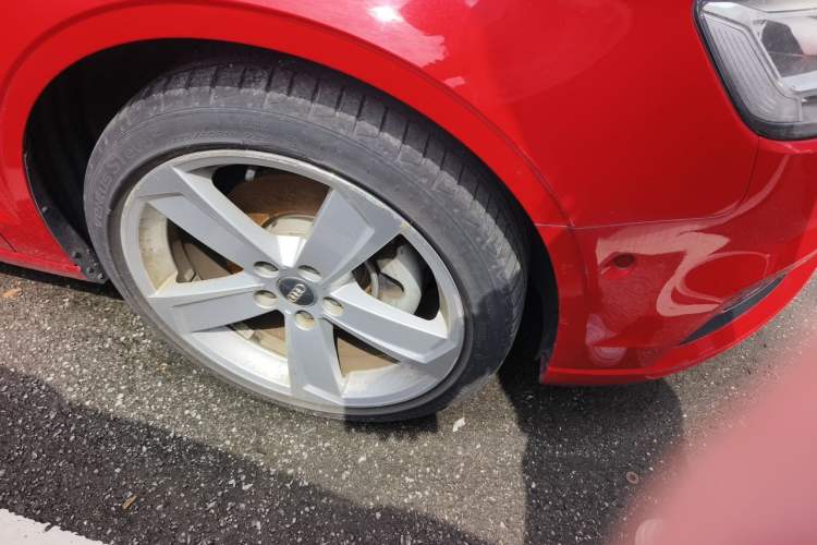Used Audi A3 2017 Limousine 40 TFSI Style Edition Right Front Wheel Hub