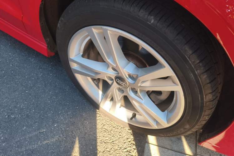 Used Audi A3 2017 Cabriolet 40 TFSI Right Front Wheel Hub
