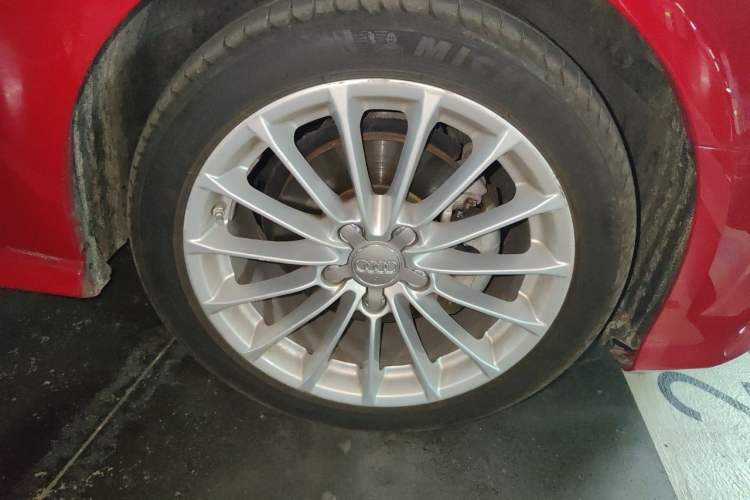 Used Audi A3 2017 Sportback 35 TFSI Fashion Model Right Front Wheel Hub