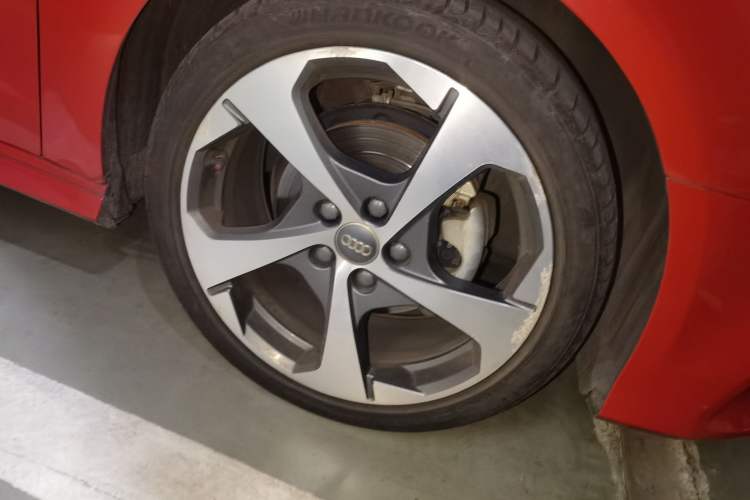 Used Audi A3 2017 Sportback 35 TFSI Sport Edition Right Front Wheel Hub