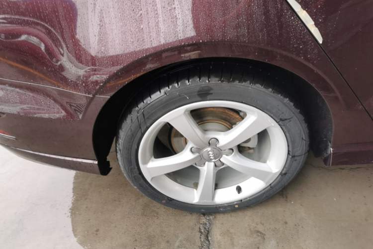 Used Audi A3 2017 Limousine 35 TFSI Fashion Model Right Rear Wheel Hub